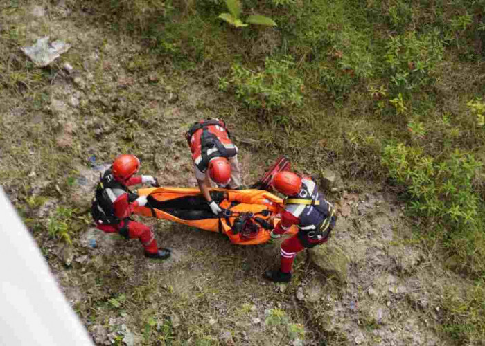Perkuat Rasa Aman Pengguna Jalan, HKA Gelar Simulasi Vertical Rescue di Tol KUTEPAT
