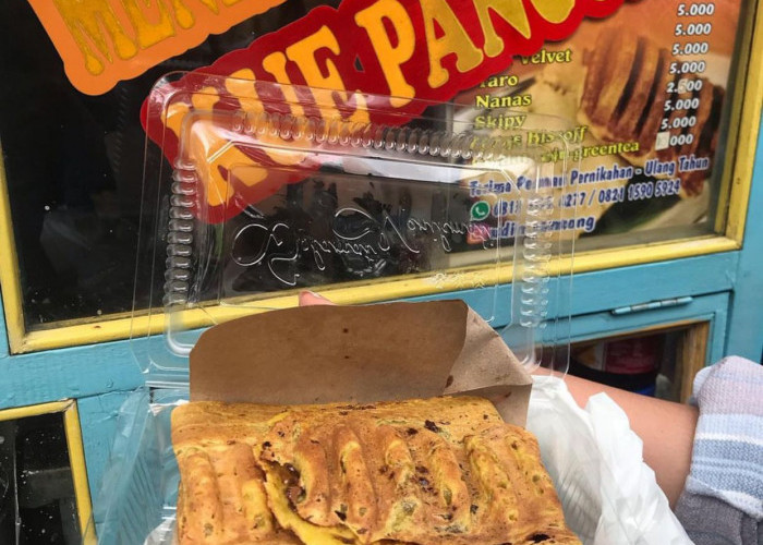 Ini Kue Pancong Paling Hits di Palembang, Rasanya Enak Bingit!