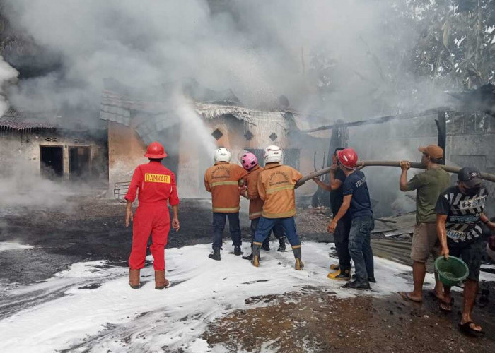 Gudang di Lubuk Linggau Terbakar, 2 Mobil dan 2 Motor Hangus