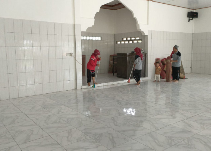 Tiap Jumat Jadi Agenda Rutin Bersihkan Masjid Ar Rahman