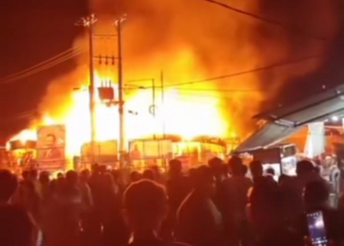 BREAKING NEWS, Gerbang Batalyon 753 Nabire Papua Malam Ini Terbakar