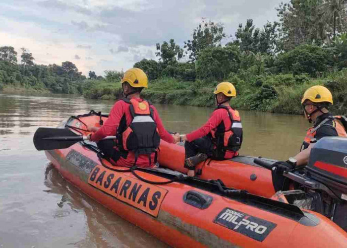 Terpeleset Saat Cuci Motor, Warga Lahat Hilang di Sungai Lematang