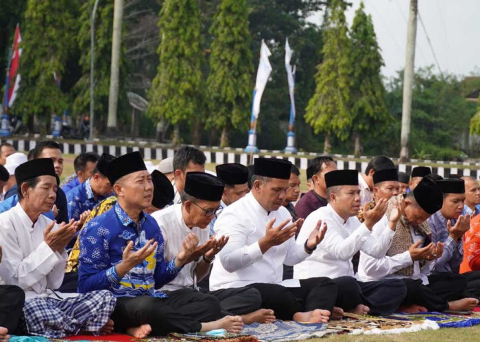 Wabup Supriyanto Pimpin Langsung Shalat Istisqa di Kantor Bupati OKI, Warga Bersatu Doakan Hujan Turun