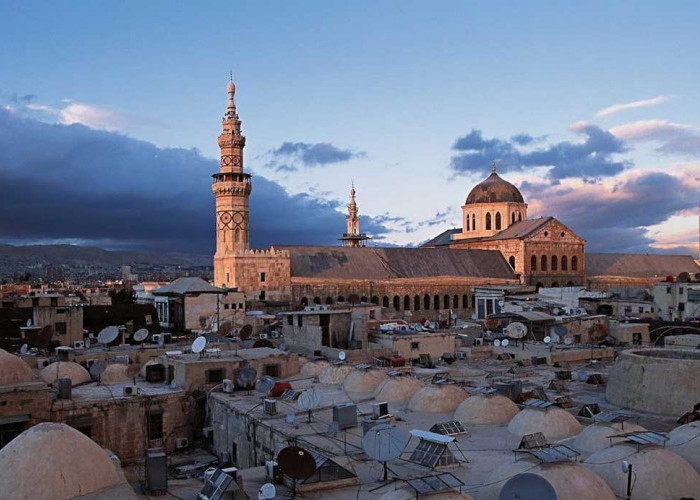 WOW! Masjid Megah Ini Kubahnya dari Batu Berlapis Emas, di Dalamnya Ada Makam Sahabat Nabi