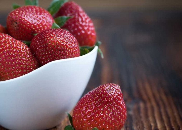 WAW! Tenyata Buah Strawberry Sangat Baik Di Konsumsi Apalagi Saat Berpuasa, Cek Disini Khasiatnya!