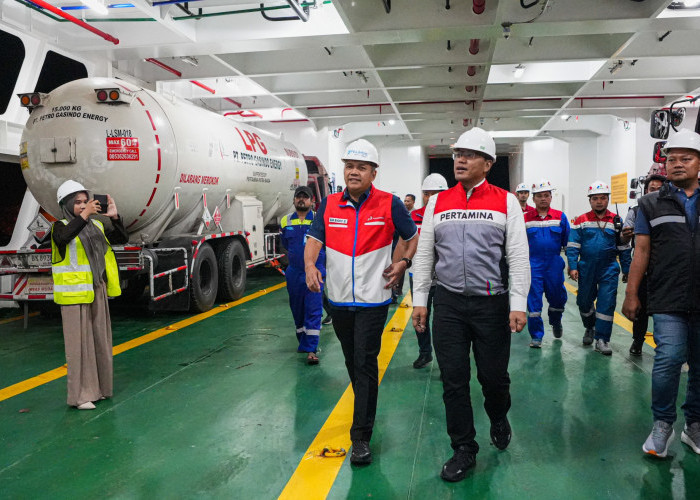 Percepat Distribusi Energi di Aceh, Dirut Pertamina Turun Langsung Tinjau Titik Suplai dan Posko Bencana