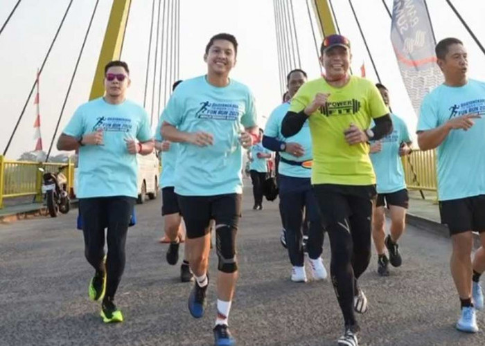 Bupati Panca Wijaya Akbar dan Ahmad Wazir Noviadi Kompak Ikuti Fun Run HUT Bhayangkara ke-80 di Ogan Ilir