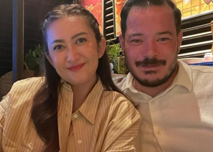 Nafa Urbach dan Jack Lee Tetap Kompak Merawat Anak Semata Wayang