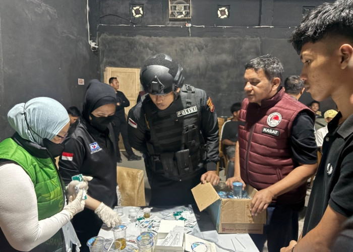 Razia Narkoba di Kafe GS99 Kayuagung, 13 Orang Terduga Diamankan