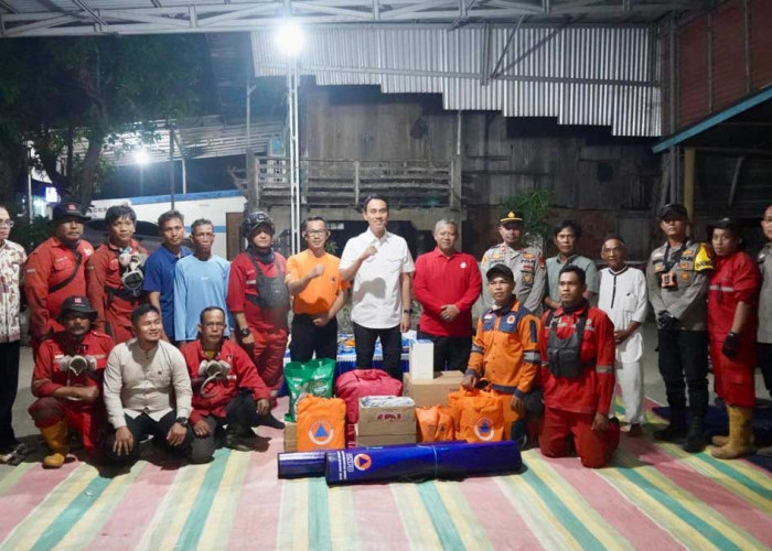 Tinjau Langsung Titik Karhutla di Desa Deling: Bupati OKI H Muchendi Turun ke Garis Depan Beri Dukungan Moral