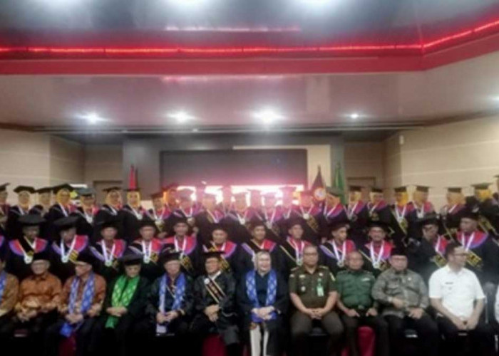 Lansia Banyuasin Kembali Jadi Wisudawan! Kejari Banyuasin Saksi Kebahagiaan Sekolah Lansia Gantari