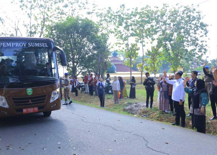 Sekda Sumsel Edward Candra Lepas Rombongan Siswa ke Sekolah Rakyat Permanen OKI