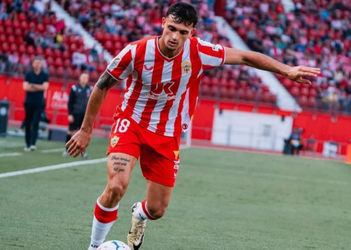 Milan Mempercepat Perburuan Bek Kanan Almeria, Juventus Ikut Terlibat