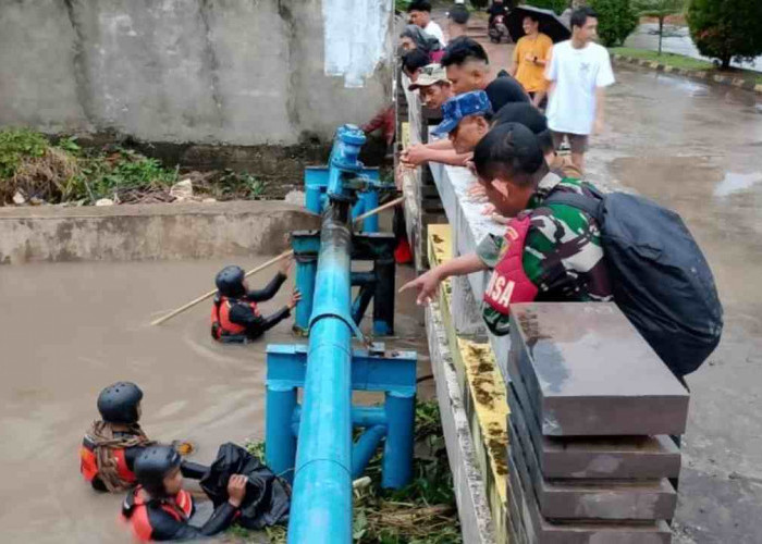 2 Bocah Tenggelam saat Hujan Deras di Palembang, Kantor SAR Palembang Lakukan Pencarian