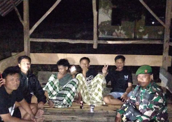 TNI Membaur: Potret Hangat Babinsa Pulau Pinang Jaga Kampung di Malam Ramadan