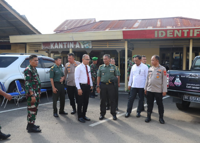 Puluhan Anggota TNI Berseragam Lengkap Serbu Polres Muba, Ada Apa Ya?