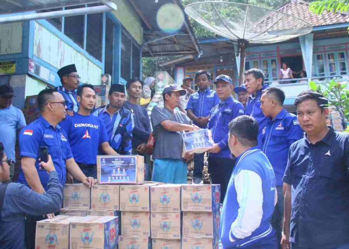 DPC Demokrat Kabupaten Lahat Peduli dan Berbagi kepada Korban Banjir dan Longsor