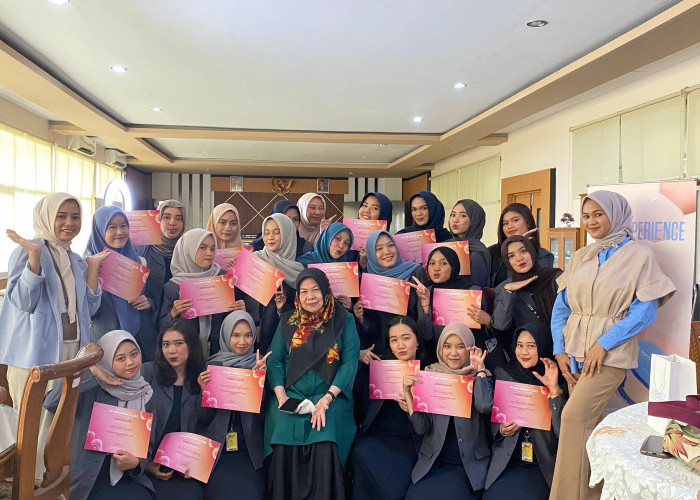 Wardah Color Expert Class Ajarkan Cara Merias Wajah untuk Mahasiswa Politeknik Sriwijaya Palembang 