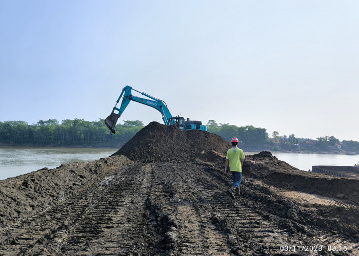 Dump Truk Tergelincir, Pengelola Pelabuhan SDJ Pastikan Tumpahan Batu Bara Sudah Dibersihkan