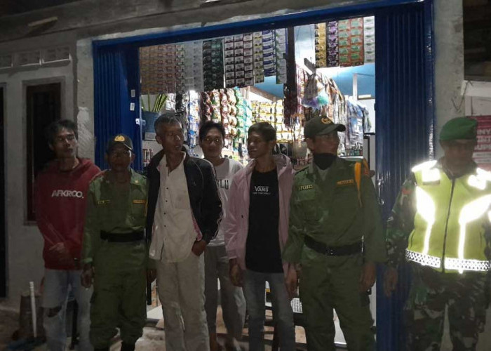 Rumah Lebih Aman! Babinsa Koramil Jarai Intensifkan Patroli Satkamling dan Sisir Pemukiman di Lahat