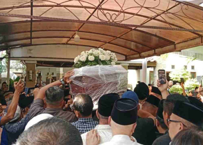 Tangis Pecah di Palembang! Ratusan Pelayat Sambut Kedatangan Jenazah Alex Noerdin