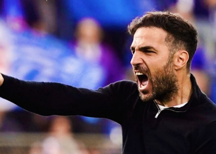 Pelatih Como Fabregas Masuk Daftar Incaran Pelatih Chelsea