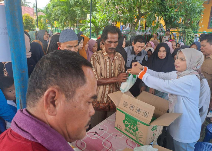 Warga Bayung Lencir Antusias Serbu Gerakan Pangan Murah di SD Negeri 1 Senawar