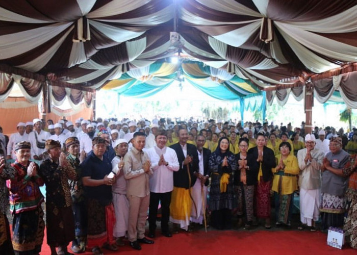 Salut, Bupati dan Gubernur Membaur Bersama Umat Hindu di OKU Timur