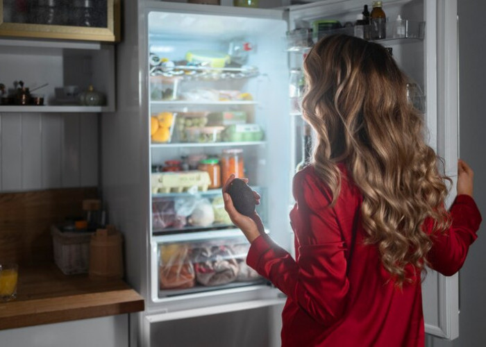 7 Tips Mencegah Es Menggumpal di Freezer Kulkas Kamu, Wajib Tau