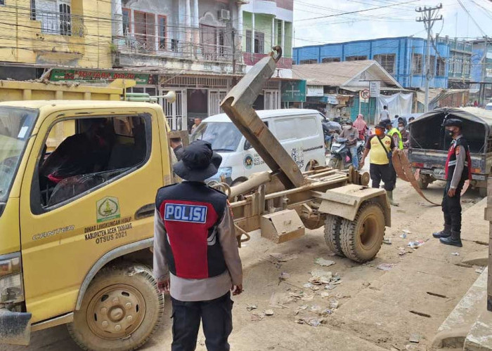 Polres Aceh Tamiang Kerahkan Mobil Towing Bantu Pindahkan Mobil Warga yang Rusak Pascabanjir