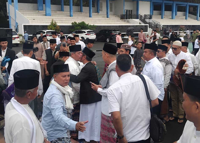 Pesan Menyentuh Bupati Lahat H Bursah Zarnubi Saat Salat Id: Mari Bersihkan Hati di Hari Kemenangan