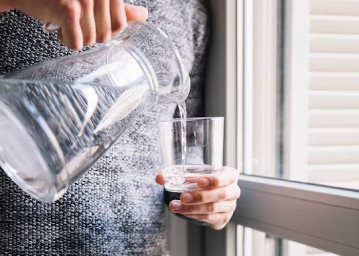 Agar Tetap Sehat dan Terhidrasi, Haruskah Minum 8 Gelas Air Putih Perhari? Cek Faktanya di Sini!