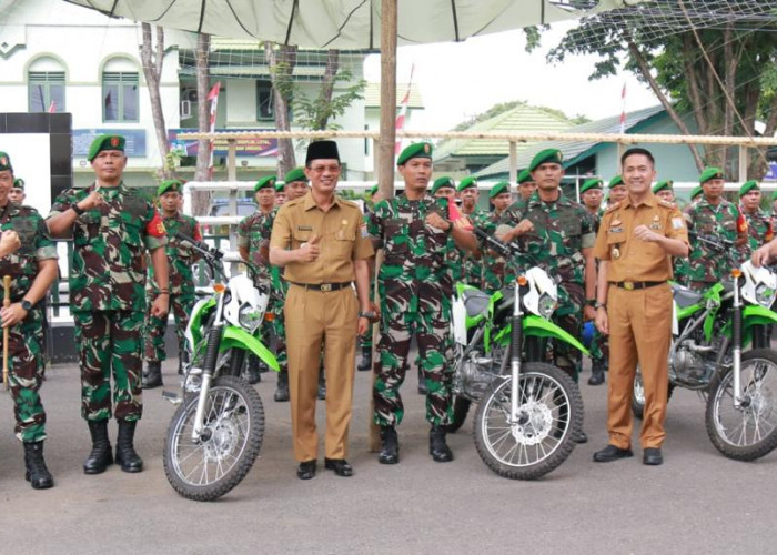 Dukung Operasional Babinsa Wilayah Kodim 0418/Palembang, Harnojoyo Serahkan 5 Unit Motor