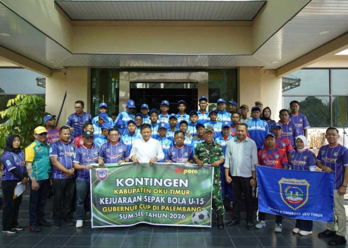 Hanya Bawa 21 Pemain ke Jakabaring, Bupati Enos Lepas Keberangkatan Tim U-15 OKU Timur Penuh Haru