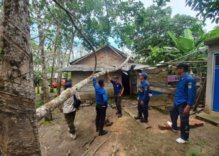 Angin Puting Beliung Ngamuk, 32 Rumah di Prabumulih Porak Poranda