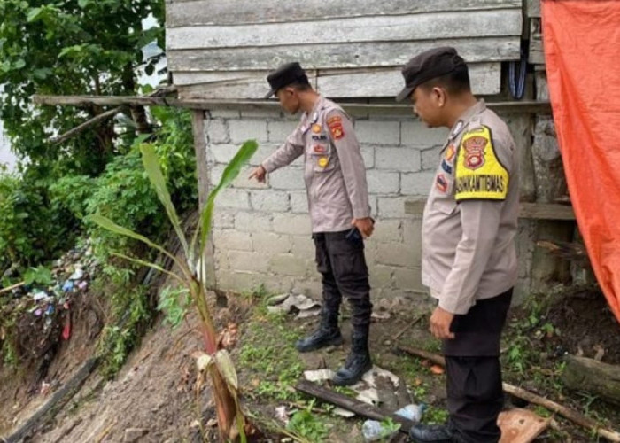 Rumah Warga Ogan Ilir Kini Longsor, Semua Penghuni Evakuasi 