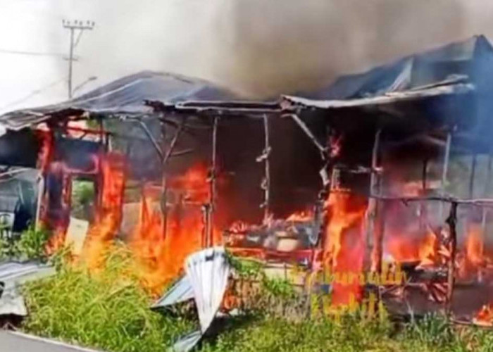 Niat Bangun Rumah Habis Lebaran Sirna, Driver Ojek di Prabumulih Lemas Rumahnya Ludes Terbakar