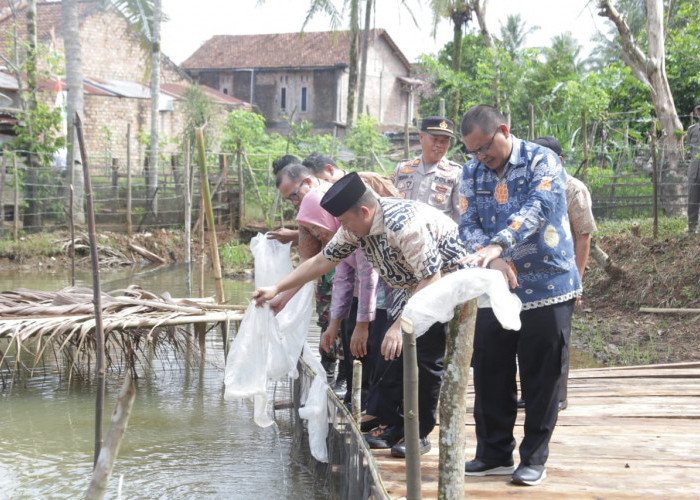 Teddy Kunjungi Desa Bunga Tanjung Ajak Warga Bersilahturahmi