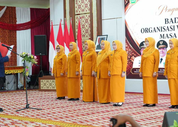 Kukuhkan Pengurus BKOW Sumsel, Gubernur Herman Deru Minta Perempuan Jadi Penggerak Inovasi Baru