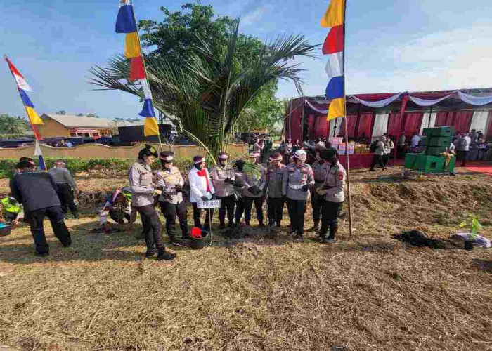Hari Jadi Ke-75, Ini yang Dilakukan Polwan Polda Sumsel di Desa Banyu Urip Banyuasin