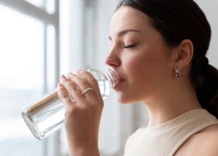 Bangun Tidur Langsung Minum Air Putih? Ini Manfaat Luar Biasa yang Jarang Diketahui!