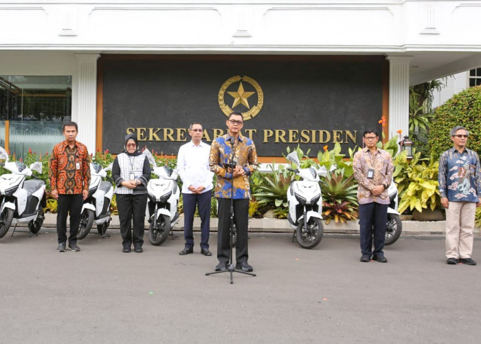 PLN Serahkan Sertifikat Energi Terbarukan untuk 5 Istana Kepresidenan