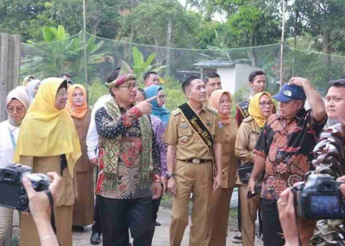 Kampanyekan Kontrasepsi Laki-Laki, Ratu Dewa Dampingi Kepala BKKBN RI Kunjungi Kampung KB Cempaka