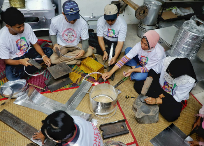Kembangkan UMKM, Pemuda Ganjar Buat Pelatihan Produk Kerajinan Aluminium di Ogan Ilir
