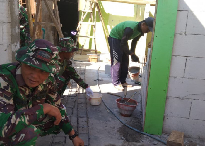 Rakit Besi, Rakit Harapan! Sinergi Gacor Sertu Yunus dan Warga Salatiga Kebut Rumah Layak Huni