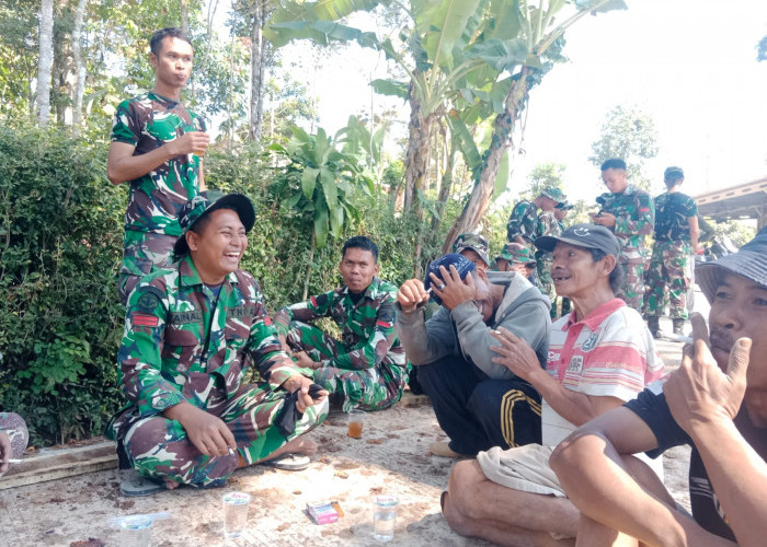 Tawa Bersama di Dusun Gombyong: Momen Seru Prajurit TMMD dan Warga Bahu-Membahu Bangun Desa Cukil