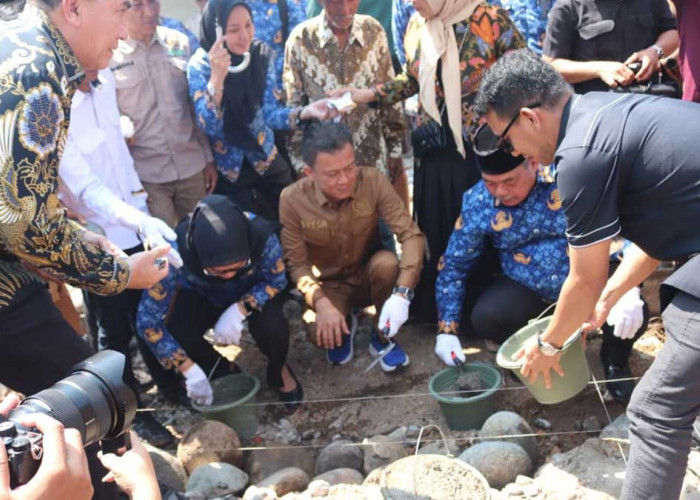 Program Bedah Rumah Baznas Lahat Berlanjut, Bupati Bursah Zarnubi Ajak Anggota Dewan Berbagi