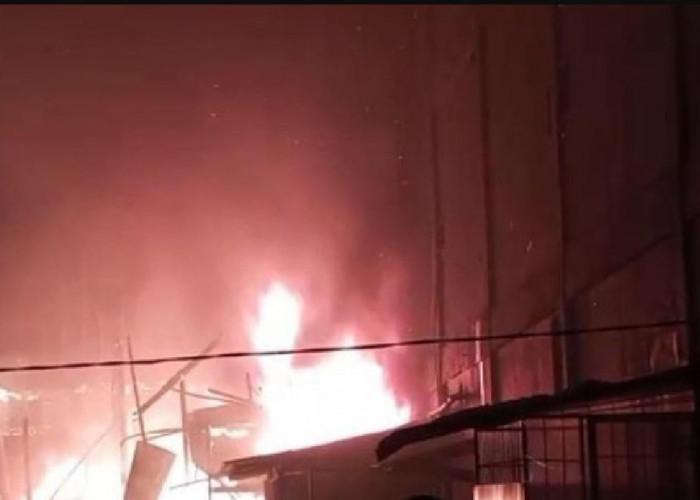 Akibat korsleting 2 Rumah di Plaju Ludes Terbakar 