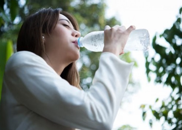 11 Manfaat Rutin Minum Air Putih Tiap Pagi, Bisa Turunkan Berat Badan Hingga Bikin Awet Muda