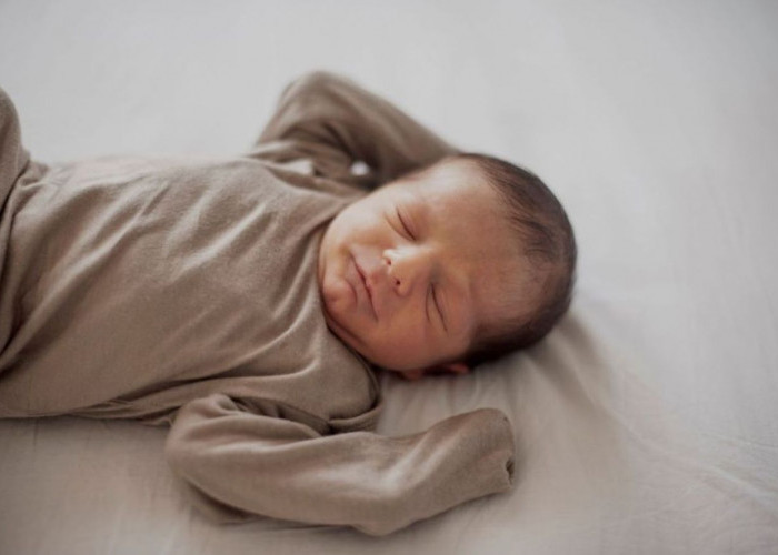 Kenapa Bayi Banyak Berkeringat Saat Tidur? Ketahui Penyebabnya Ini